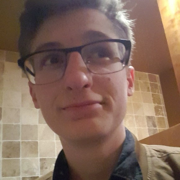 Poshmark profile picture for @hartmaman